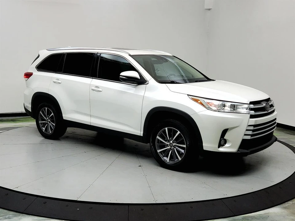 2019 Toyota Highlander - Image 3 of 12
