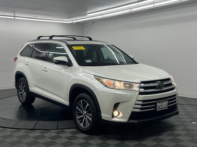 2019 Toyota Highlander - Image 2 of 11