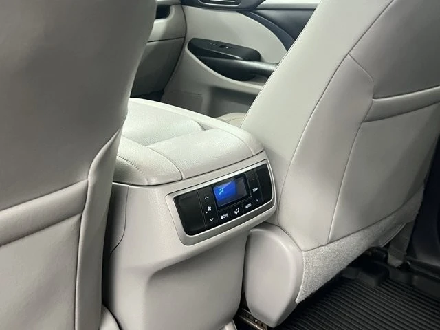 2019 Toyota Highlander - Image 10 of 11