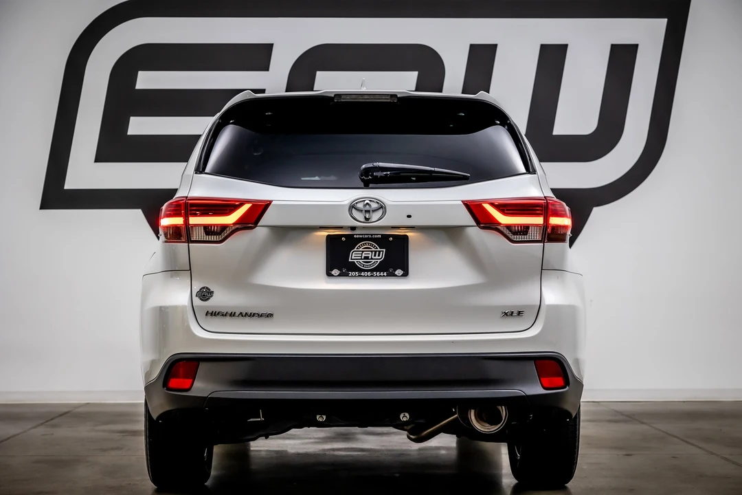 2019 Toyota Highlander - Image 11 of 12
