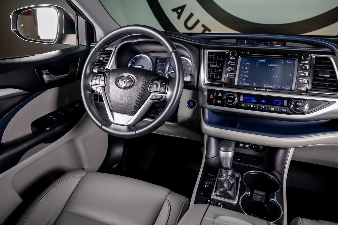 2019 Toyota Highlander - Image 7 of 12