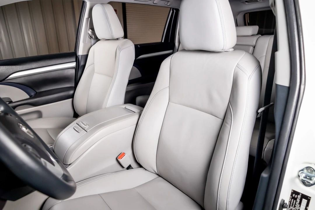 2019 Toyota Highlander - Image 5 of 12