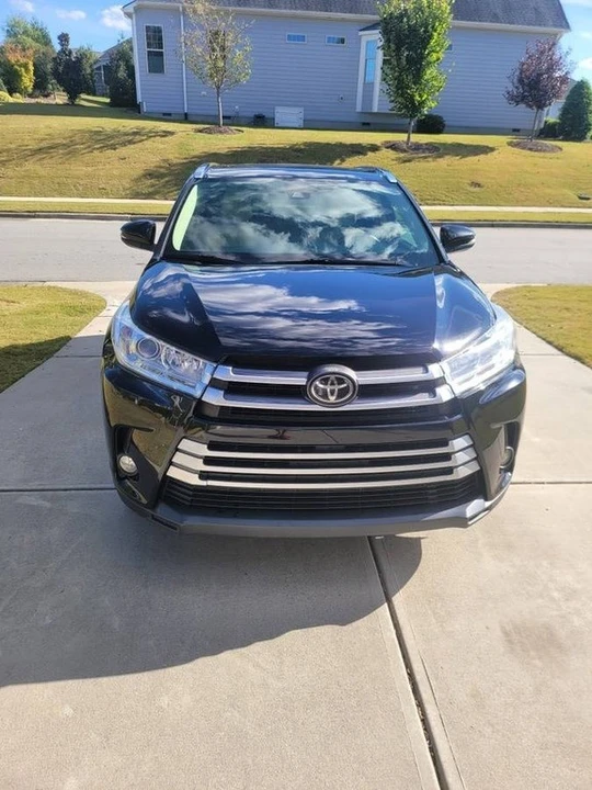 2019 Toyota Highlander - Image 2 of 12