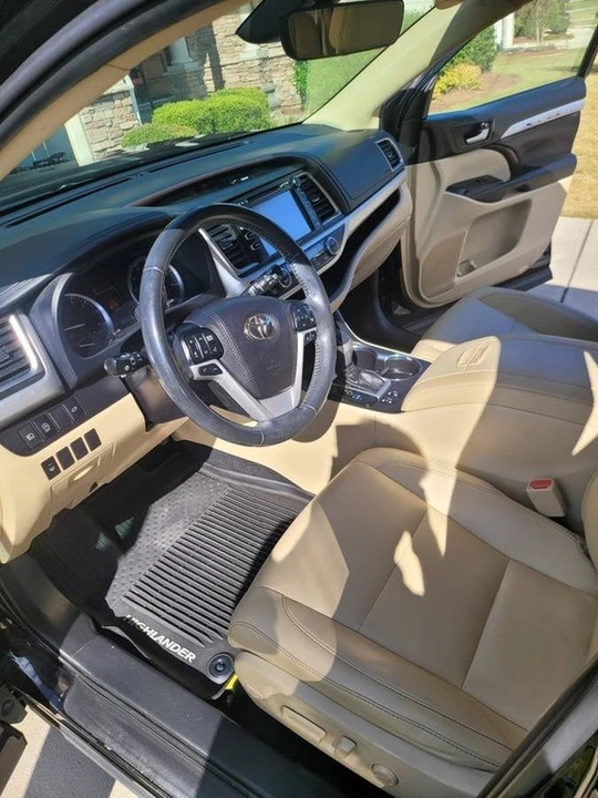 2019 Toyota Highlander - Image 9 of 12