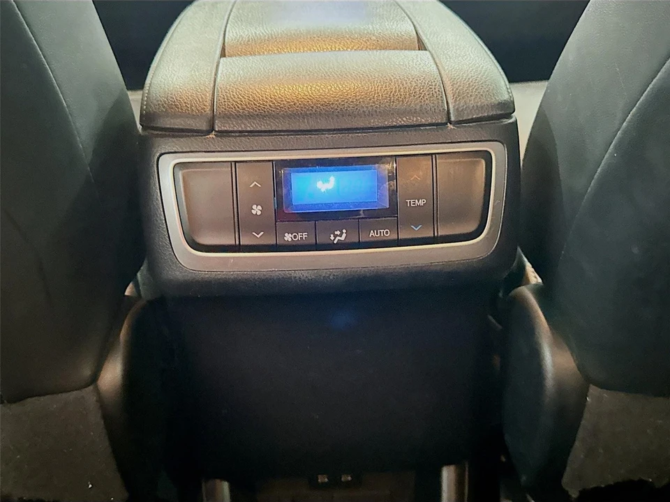2019 Toyota Highlander - Image 18 of 21