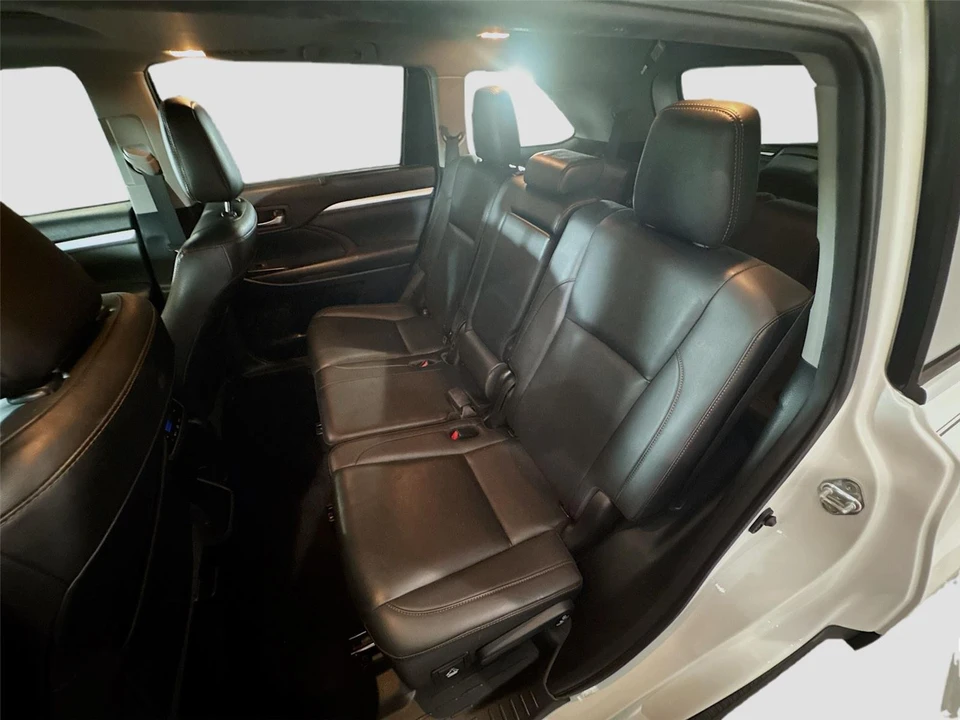 2019 Toyota Highlander - Image 17 of 21