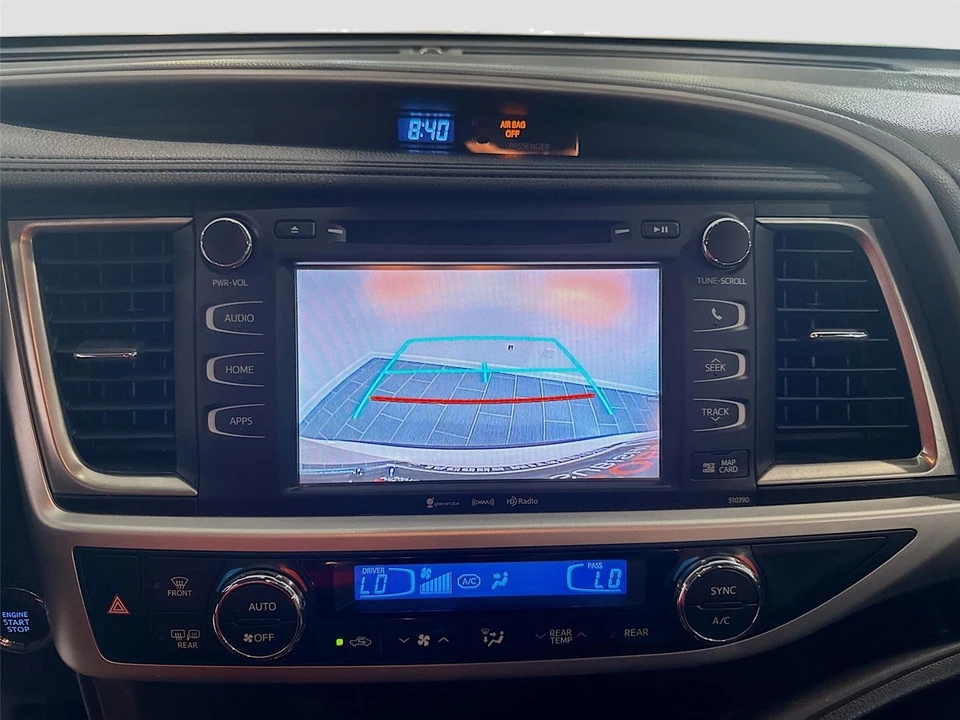 2019 Toyota Highlander - Image 10 of 21
