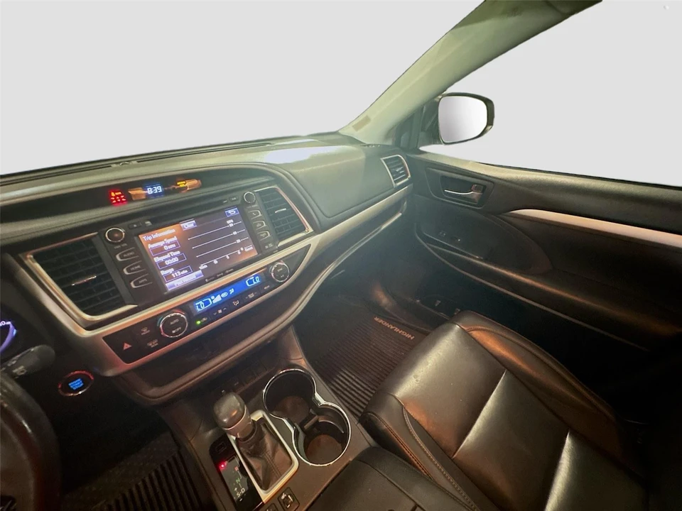2019 Toyota Highlander - Image 8 of 21