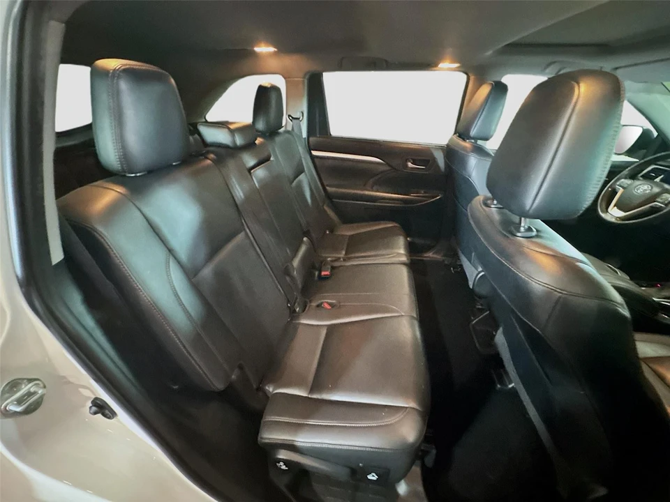 2019 Toyota Highlander - Image 20 of 21