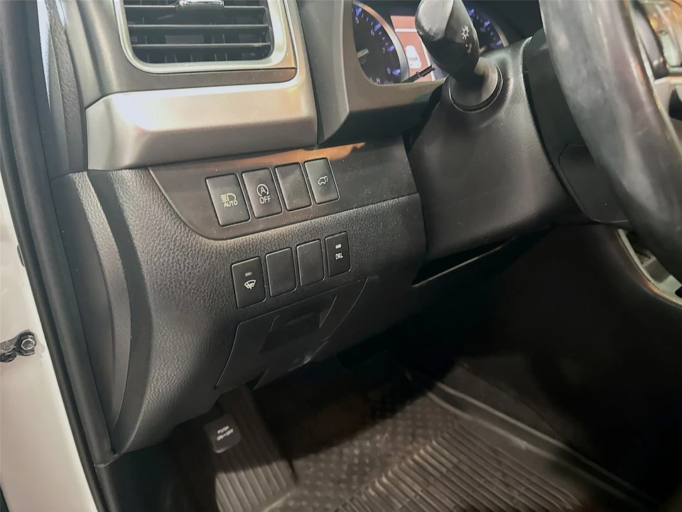 2019 Toyota Highlander - Image 7 of 21