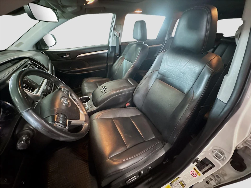 2019 Toyota Highlander - Image 2 of 21