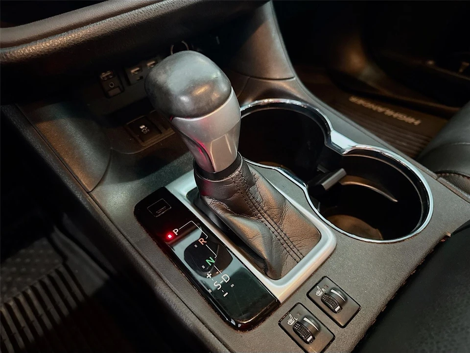 2019 Toyota Highlander - Image 14 of 21