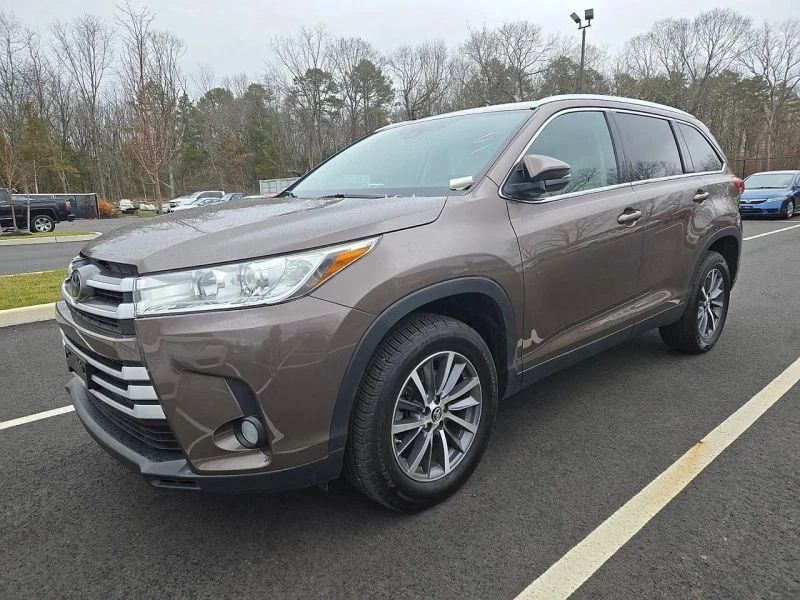 2019 Toyota Highlander - Image 2 of 4