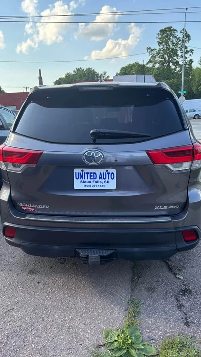 2019 Toyota Highlander - Image 3 of 9