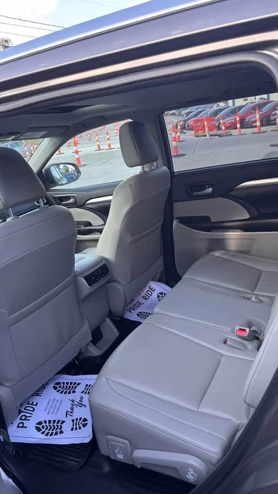 2019 Toyota Highlander - Image 6 of 9