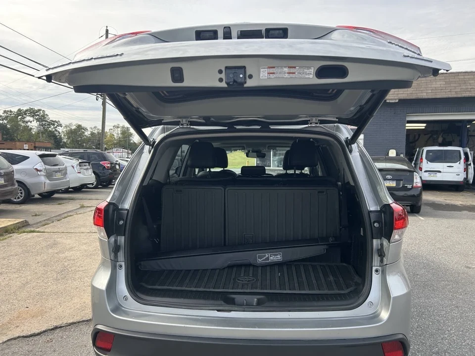 2019 Toyota Highlander - Image 19 of 21