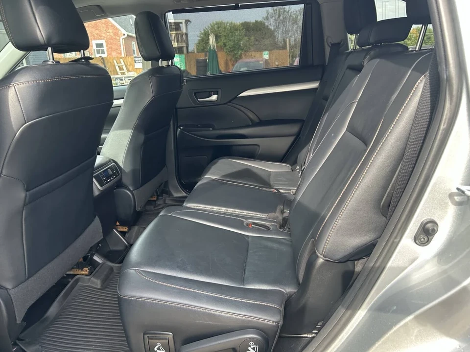 2019 Toyota Highlander - Image 15 of 21
