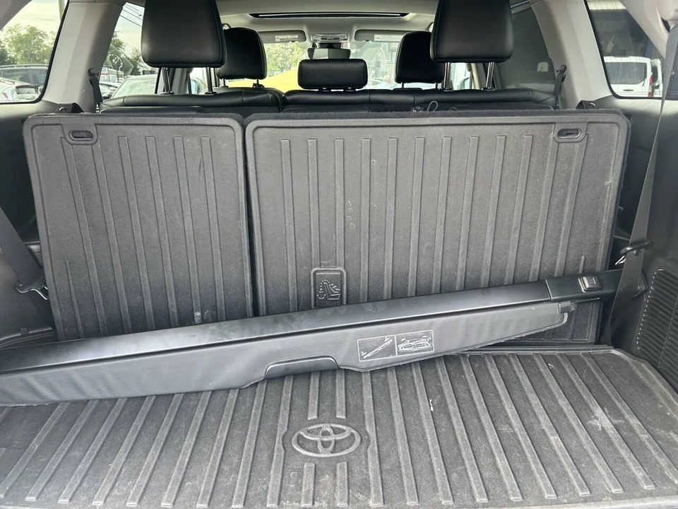 2019 Toyota Highlander - Image 20 of 21
