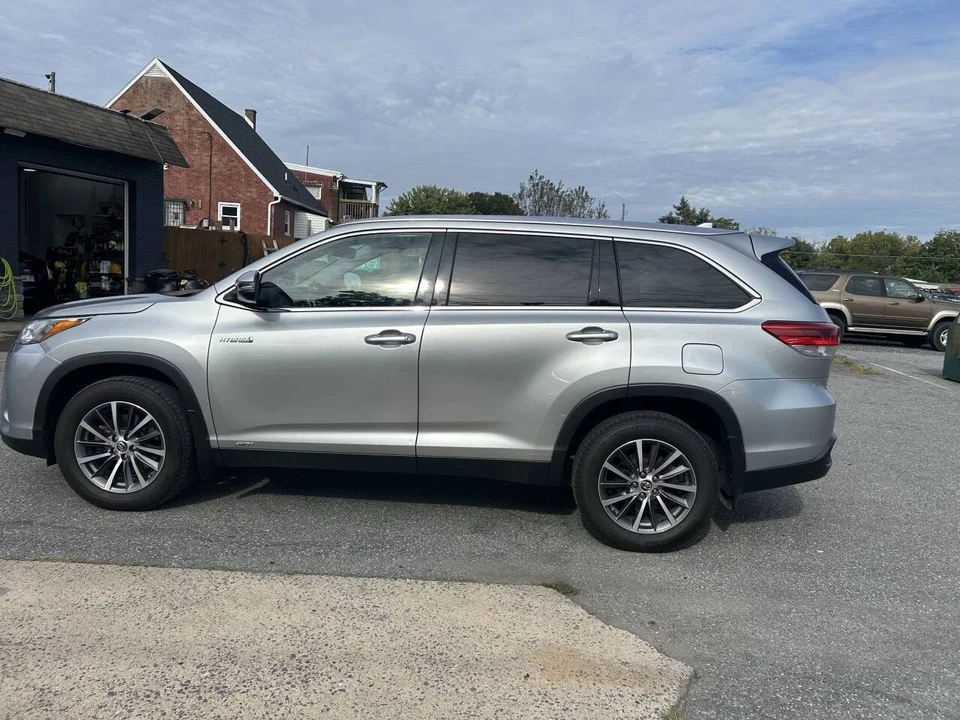 2019 Toyota Highlander - Image 8 of 21