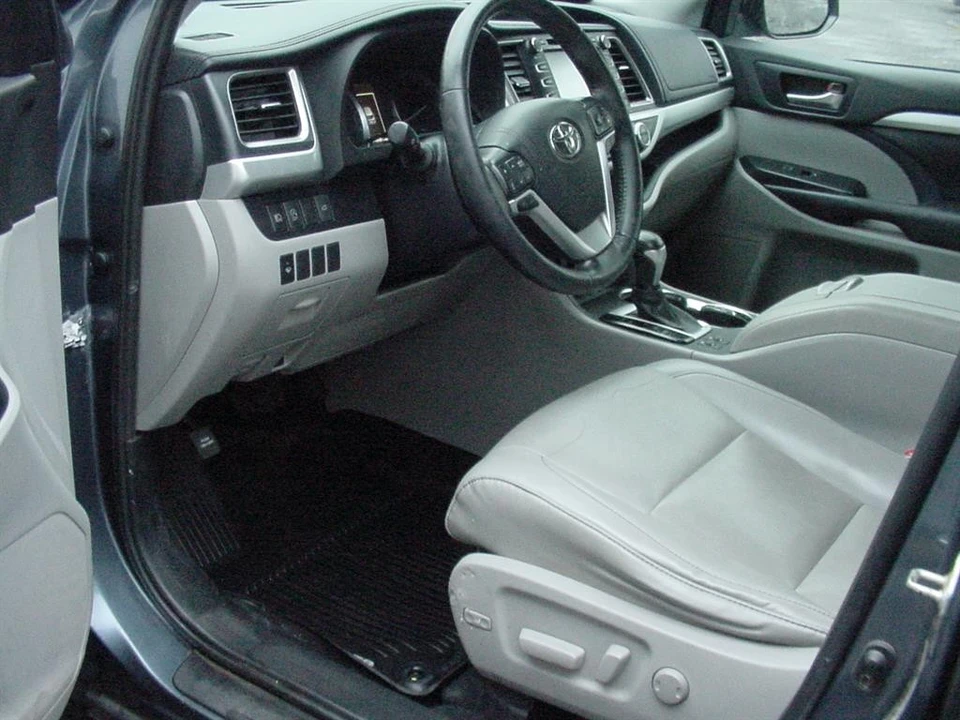 2019 Toyota Highlander - Image 4 of 21