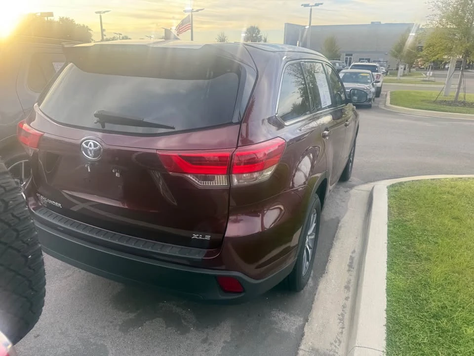 2019 Toyota Highlander - Image 3 of 6
