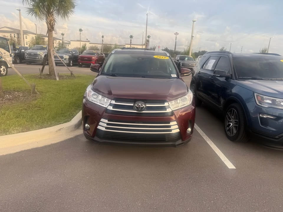 2019 Toyota Highlander - Image 4 of 6