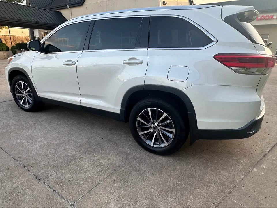 2019 Toyota Highlander - Image 4 of 11