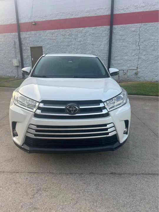 2019 Toyota Highlander - Image 2 of 11