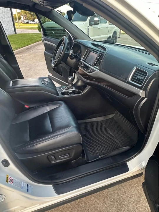 2019 Toyota Highlander - Image 9 of 11