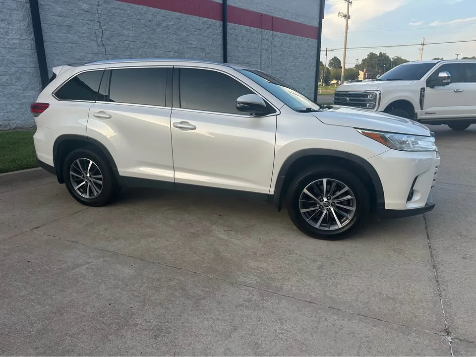 2019 Toyota Highlander - Image 3 of 11