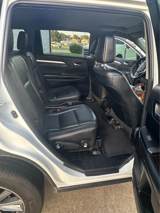2019 Toyota Highlander - Image 8 of 11