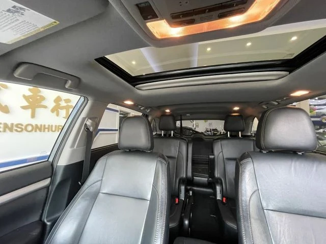 2019 Toyota Highlander - Image 18 of 31