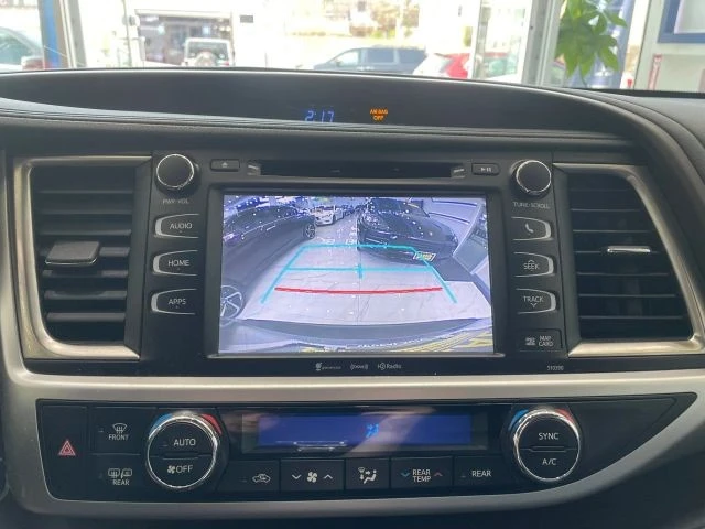 2019 Toyota Highlander - Image 14 of 31