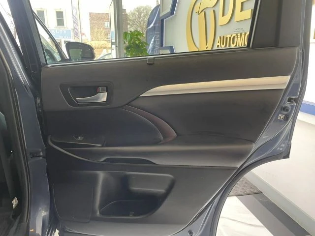 2019 Toyota Highlander - Image 22 of 31