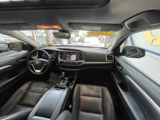 2019 Toyota Highlander - Image 24 of 31