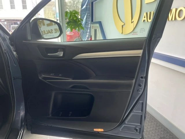2019 Toyota Highlander - Image 25 of 31