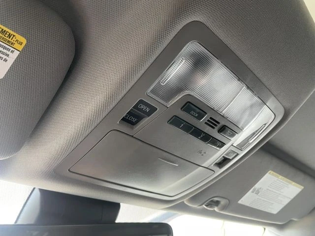 2019 Toyota Highlander - Image 16 of 31