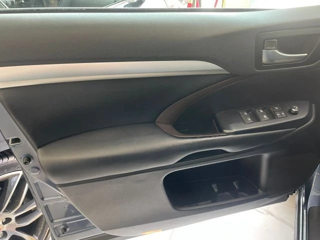 2019 Toyota Highlander - Image 7 of 31