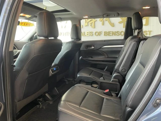 2019 Toyota Highlander - Image 19 of 31