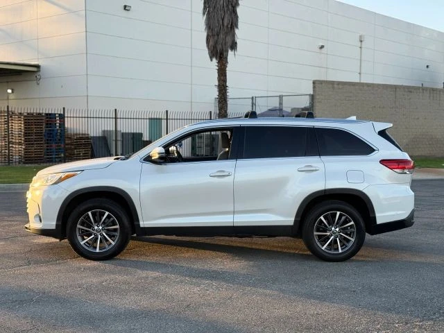 2019 Toyota Highlander - Image 2 of 21