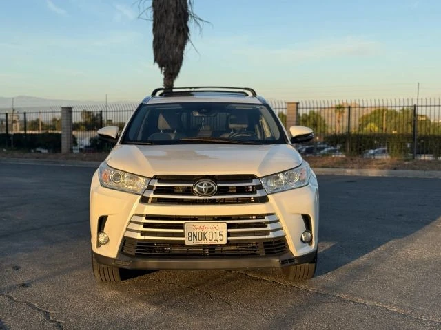 2019 Toyota Highlander - Image 9 of 21