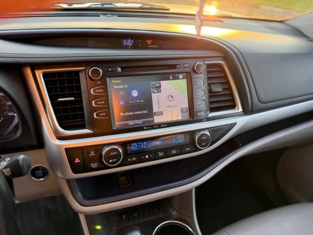 2019 Toyota Highlander - Image 15 of 21