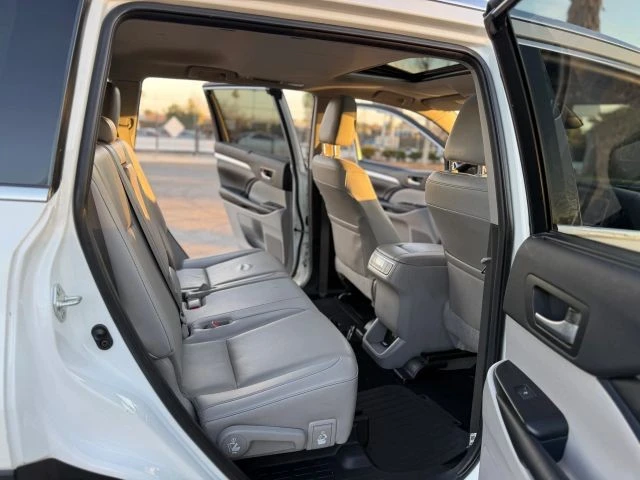 2019 Toyota Highlander - Image 21 of 21