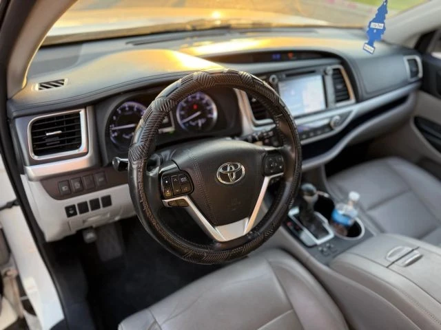 2019 Toyota Highlander - Image 13 of 21