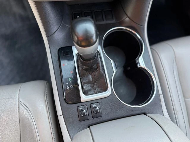 2019 Toyota Highlander - Image 16 of 21