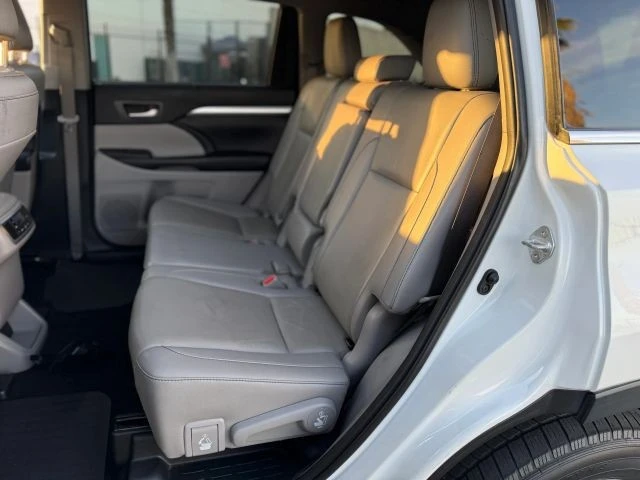 2019 Toyota Highlander - Image 18 of 21