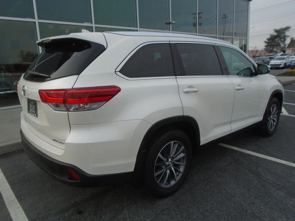 2019 Toyota Highlander - Image 4 of 12