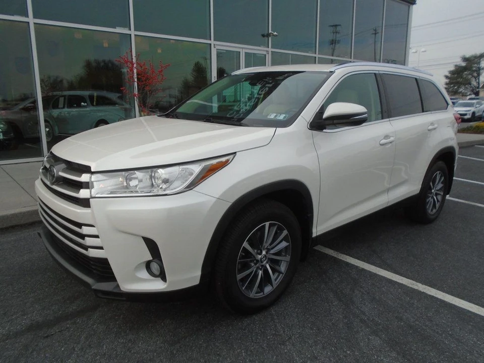 2019 Toyota Highlander - Image 8 of 12
