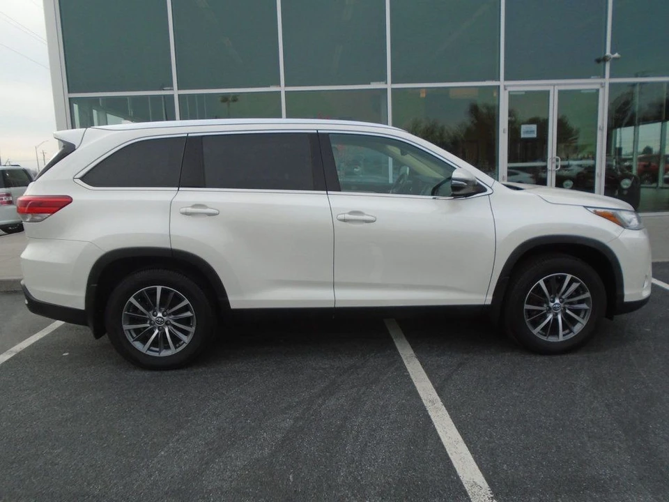 2019 Toyota Highlander - Image 3 of 12