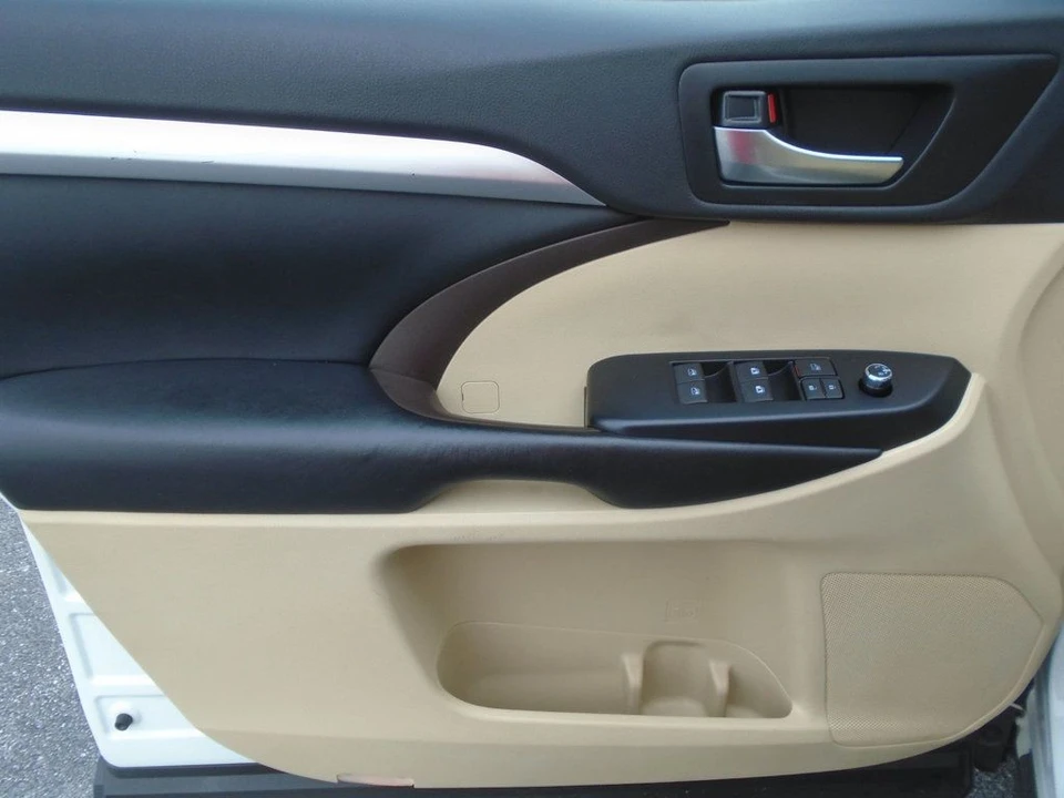2019 Toyota Highlander - Image 11 of 12